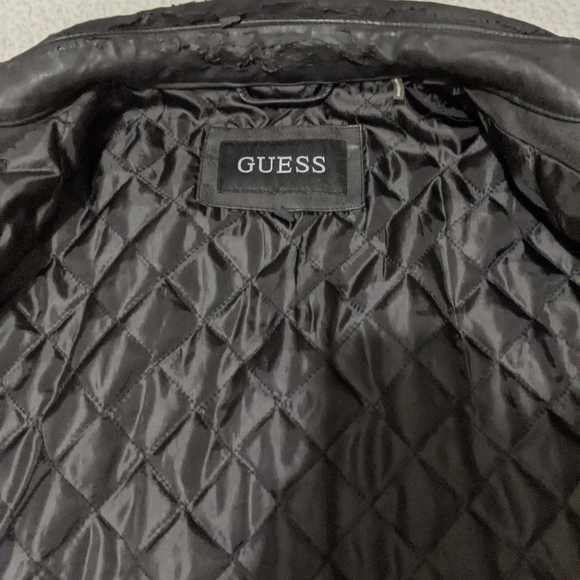 Guess jacket with some crumbling in neck area - Picture 2 of 10